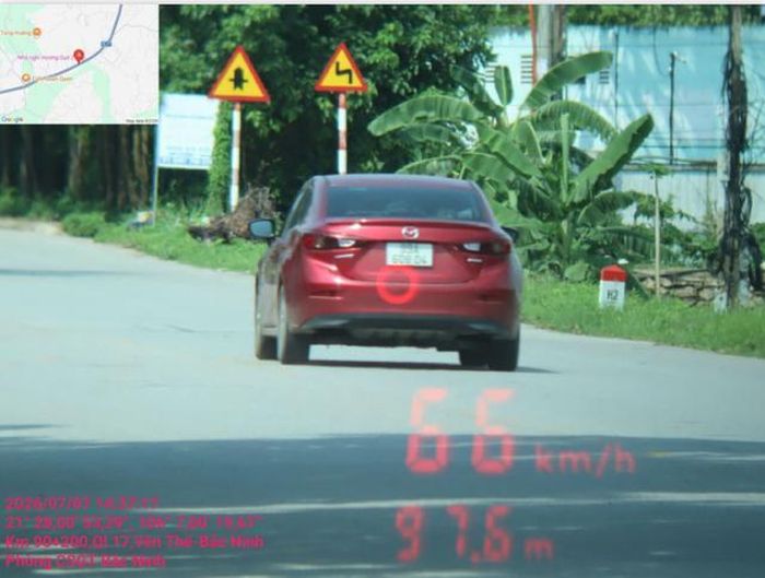Xe ô tô chạy quá tốc độ trên Quốc lộ 17, xã Yên Thế.