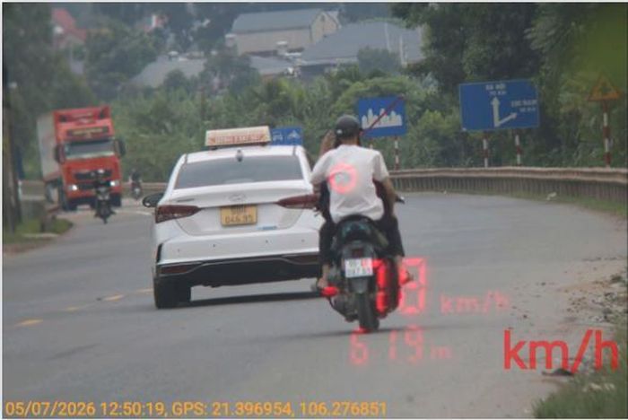 Xe mô tô chạy quá tốc độ trên Quốc lộ 1A, xã Kép.