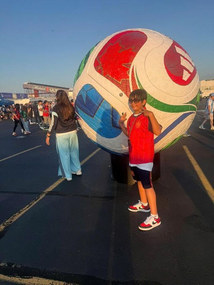 Con trai mang dòng máu Tây Ban Nha của chị Phượng Hồng Kông đã có trải nghiệm đáng nhớ tại World Cup 2026.