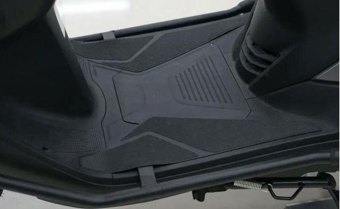 Haojue VX125 Tiger Shark sở hữu hàng loạt chi tiết thiết kế thông minh để tối ưu hóa khả năng chứa đồ.