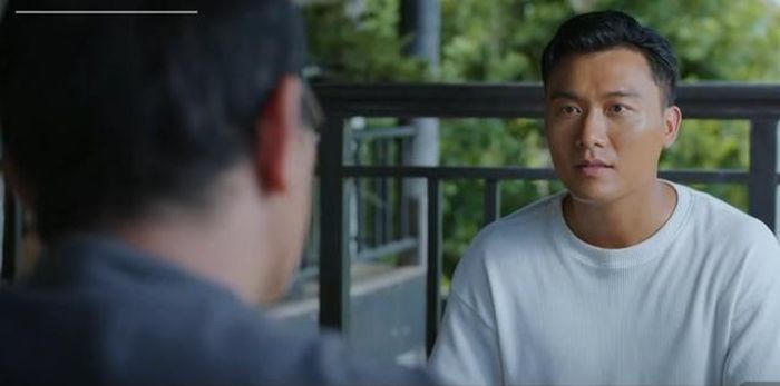 Tuấn tìm đến gặp ông Lok để mong ông đứng ra nói với dân làng. Ảnh VTV