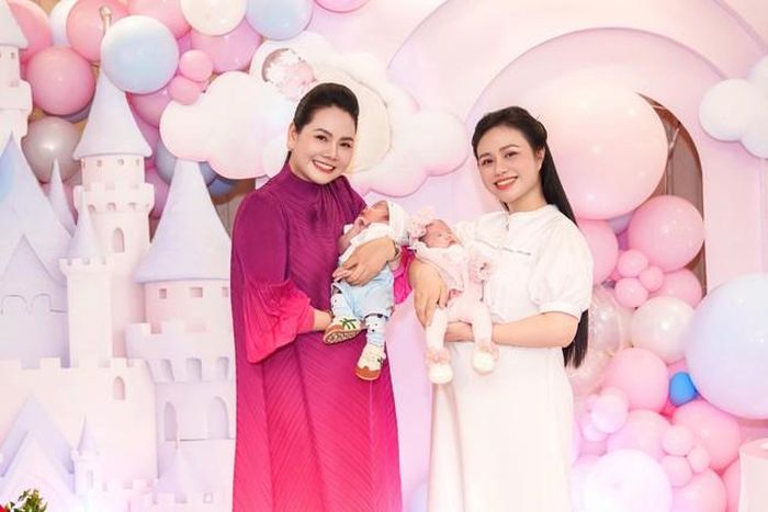 Niềm vui của Lương Nguyệt Anh bên 2 con.