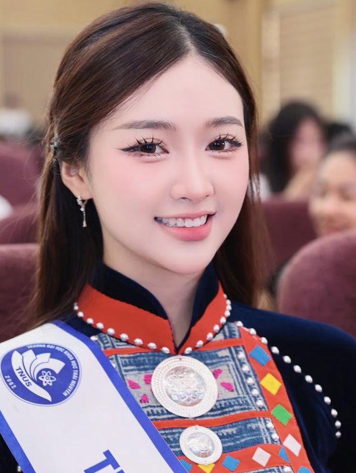 Theo người đẹp, Hoa hậu Việt Nam từ lâu đã vượt ra khỏi khuôn khổ của một đấu trường nhan sắc đơn thuần, là nơi đề cao tri thức, nhân cách và những giá trị cốt lõi của người phụ nữ hiện đại. Đặc biệt, chủ đề “Miền hương sắc” của năm 2026 mang thông điệp vô cùng tích cực, khuyến khích thế hệ trẻ tự tin thể hiện bản sắc cá nhân và lan tỏa những giá trị tốt đẹp đến cộng đồng.
