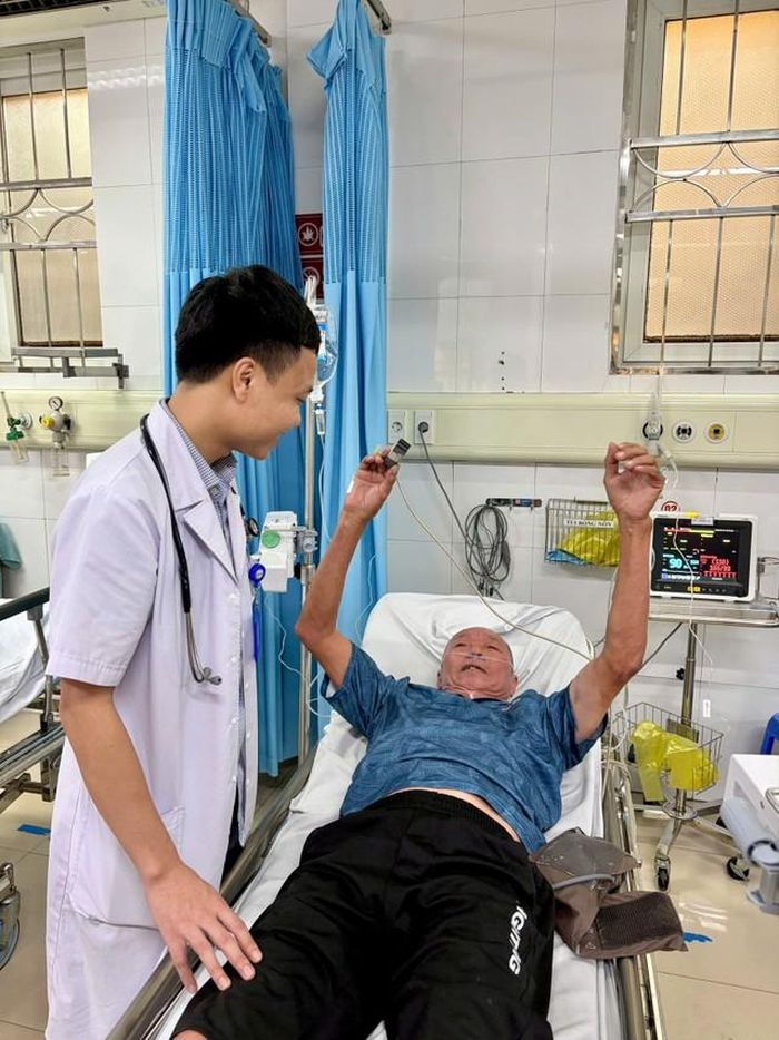 Bệnh nhân phục hồi vận động tốt sau 1 giờ điều trị tại Bệnh viện Bãi Cháy. Ảnh: BVCC