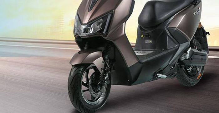 Động cơ Bosch công suất 800 W, tốc độ tối đa khoảng 43 km/h