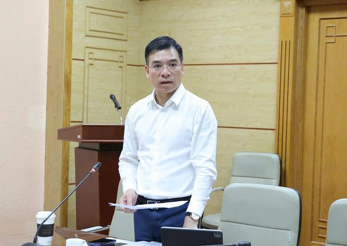 TS.BS Hà Anh Đức - Cục trưởng Cục Quản lý Khám chữa bệnh, báo cáo về dự thảo Luật sửa đổi, bổ sung một số điều của Luật Phòng, chống tác hại của thuốc lá.