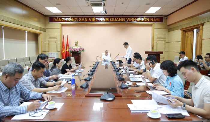 Quang cảnh cuộc họp.