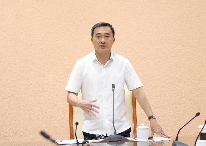 GS.TS Trần Văn Thuấn, Thứ trưởng Bộ Y tế, Chủ tịch Hội đồng Y khoa Quốc gia phát biểu chỉ đạo tại cuộc họp.