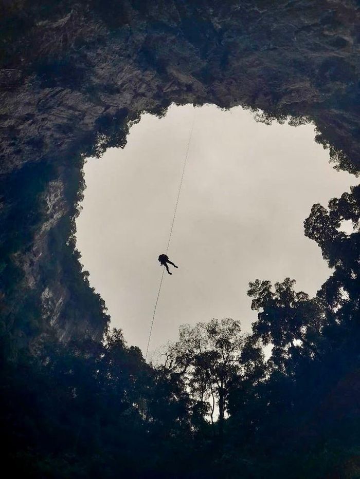 Đến nay anh Úy đã được khám phá hơn 300 hang động, hố sụt.