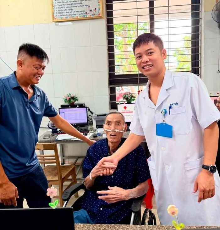 Người bệnh ngừng tuần hoàn ngoại viện hồi phục, giao tiếp tốt sau quá trình điều trị tích cực. ẢNH: B.V