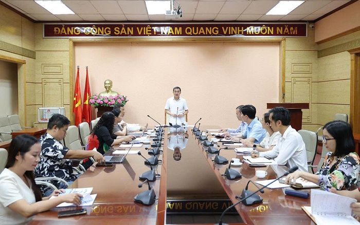 Quang cảnh cuộc họp.