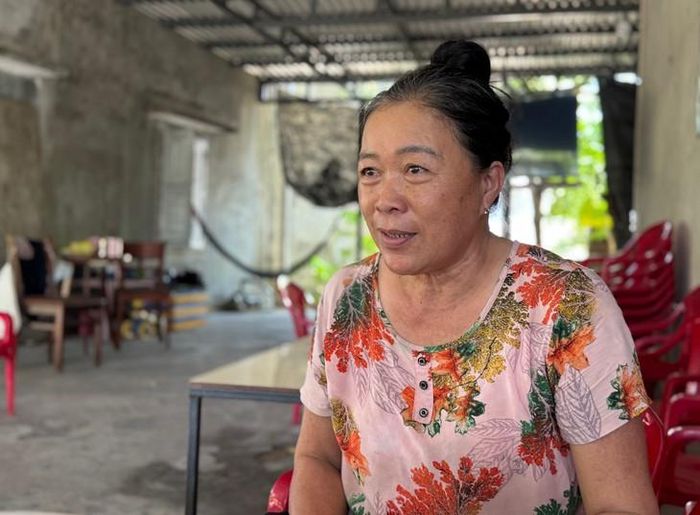 Bà Lê Thị Phương mong muốn tìm được thân nhân các liệt sĩ. Ảnh: Bích Vân