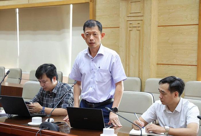 Lãnh đạo Cục Quản lý Khám chữa bệnh phát biểu tại cuộc họp.