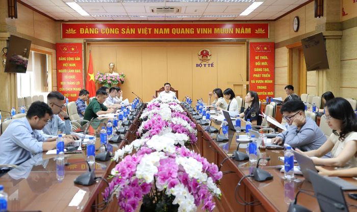 Quang cảnh cuộc họp.