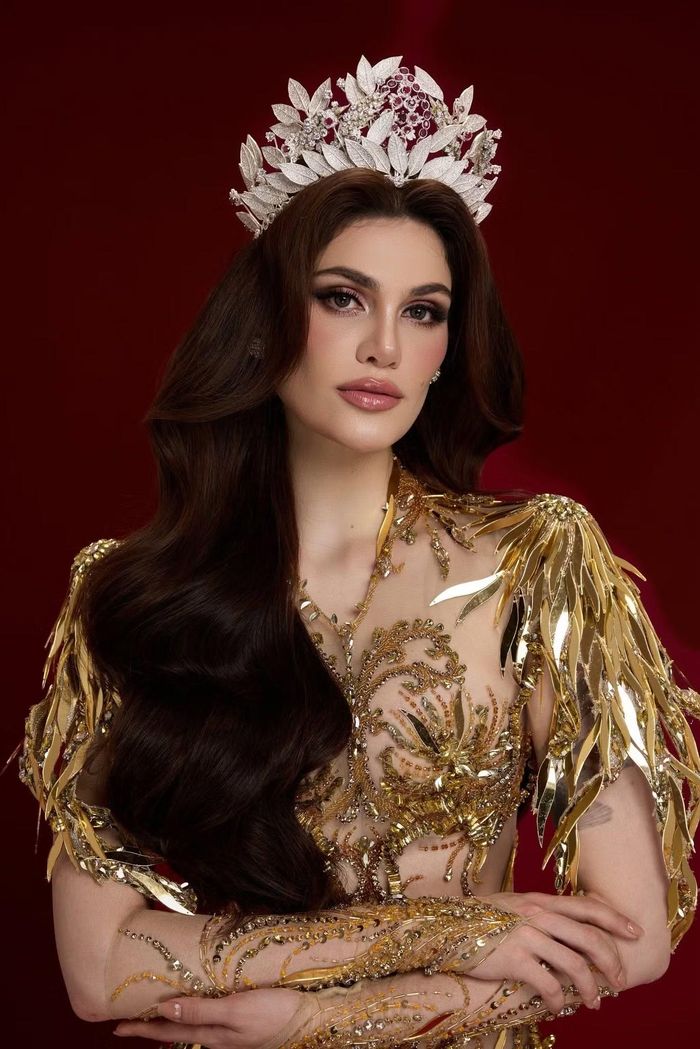 Đương kim Miss Charm 2025 Anna Patricia Blanco Flores đến từ Venezuela.
