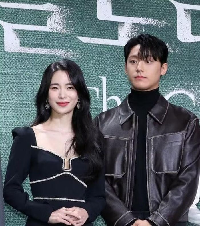 Dù hiếm khi công khai "phát cẩu lương", mỗi lần để lộ "hint" nhỏ, Lim Ji Yeon và Lee Do Hyun vẫn khiến fan couple náo loạn.