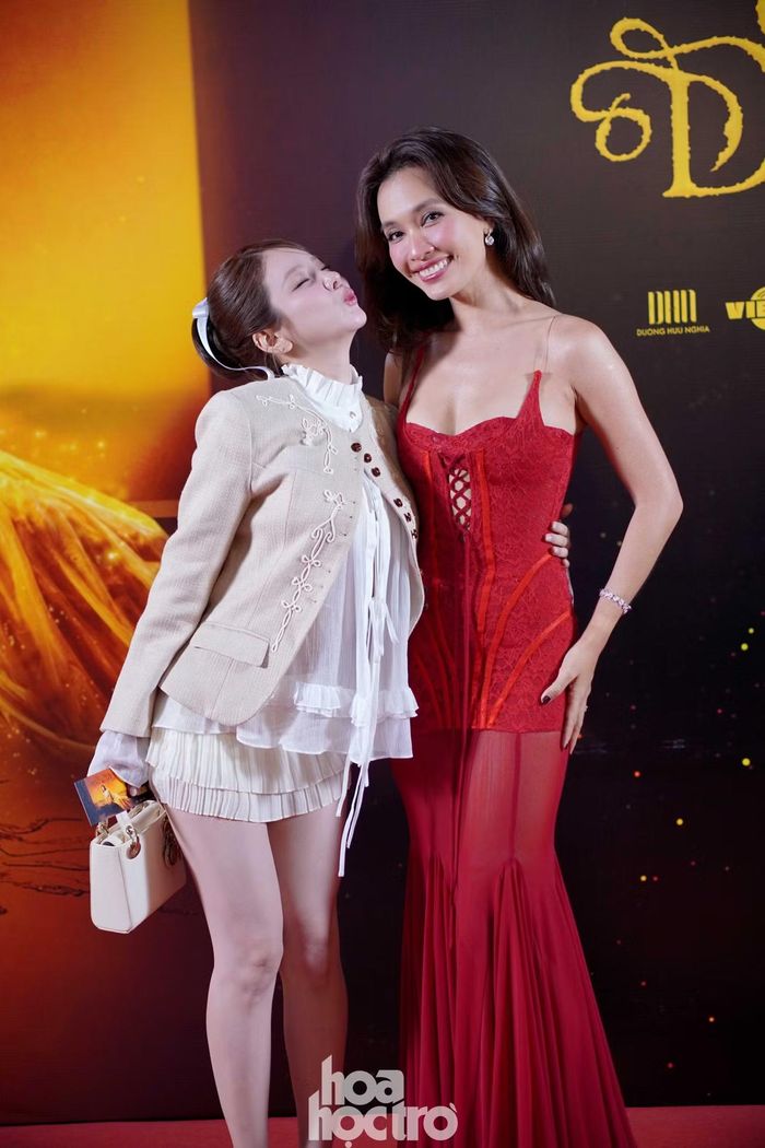 DJ Mie tạo dáng bên "người dịu dàng" Ái Phương.