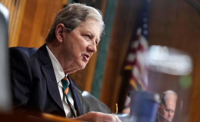 Thượng nghị sĩ John Kennedy nhận định điều người dân quan tâm nhất vẫn là chi phí sinh hoạt, trong khi Thượng nghị sĩ Thom Tillis ví bài phát biểu của ông Trump như "một chương trình truyền hình rất hay, nhưng đã được phát đi phát lại quá nhiều lần".