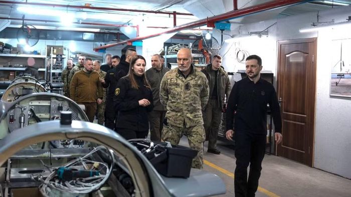 Ukraine chưa công bố chi tiết về hệ thống dẫn đường, đầu đạn hay trọng lượng của loại tên lửa này, nhưng thiết kế nhỏ gọn cho phép UAV vẫn duy trì hiệu suất bay khi mang đầy đủ tải trọng.