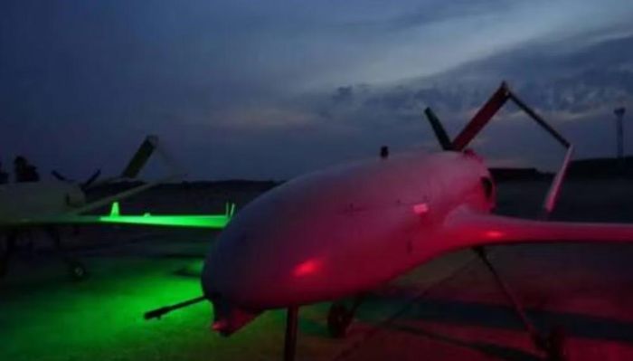 Máy bay được thiết kế để bay bám địa hình nhằm giảm khả năng bị radar phát hiện và tăng khả năng sống sót trong môi trường phòng không dày đặc.