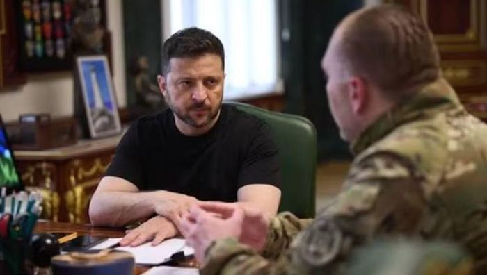 Trong khi đó, nhiều nguồn tin từ truyền thông Ukraine cho biết Tổng thống Zelensky đang cân nhắc khả năng thay thế tướng Syrsky.
