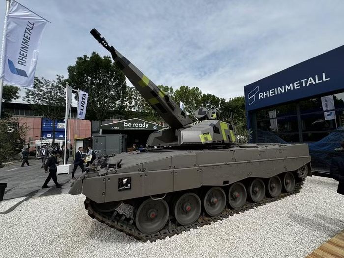 Trong bối cảnh đó, các "xe tăng phòng không" Skyranger 35 trên khung gầm Leopard 1 của Tập đoàn Rheinmetall với tầm bắn lên đến 4 km chống lại mục tiêu trên không, dự kiến được bàn giao vào cuối năm ngoái, có thể tăng cường khả năng phòng thủ của Ukraine.