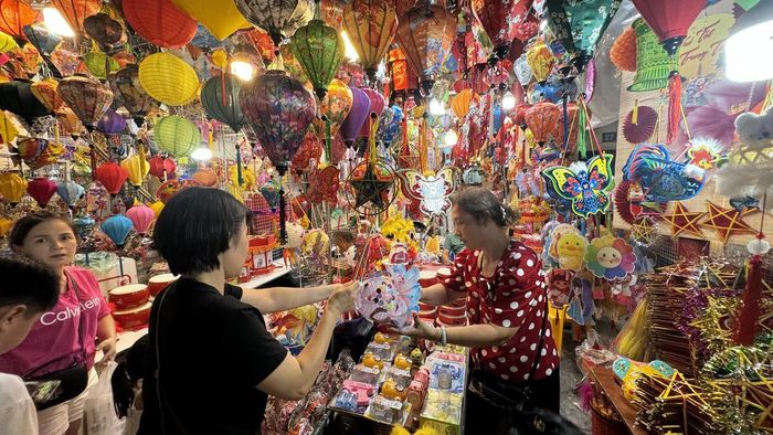 Hộ kinh doanh cần lưu kèm các tài liệu chứng minh giao dịch thực tế. Ảnh: Thư Hoàng.