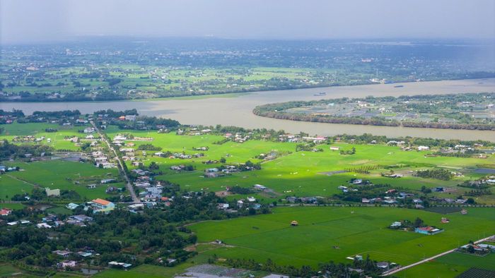  Con sông Vàm Cỏ Đông sau nhà liệt sĩ Huỳnh Văn Quên. 
