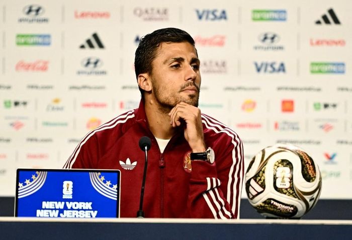  Rodri được Ronaldo đánh giá là ứng viên số một cho Quả bóng Vàng 2026. 