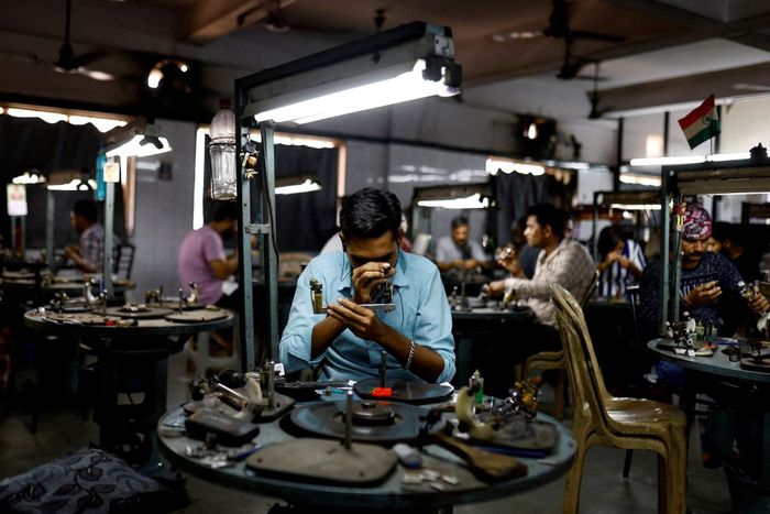  Ấn Độ hiện là trung tâm cắt mài và đánh bóng kim cương lớn nhất thế giới. Ảnh: Reuters. 