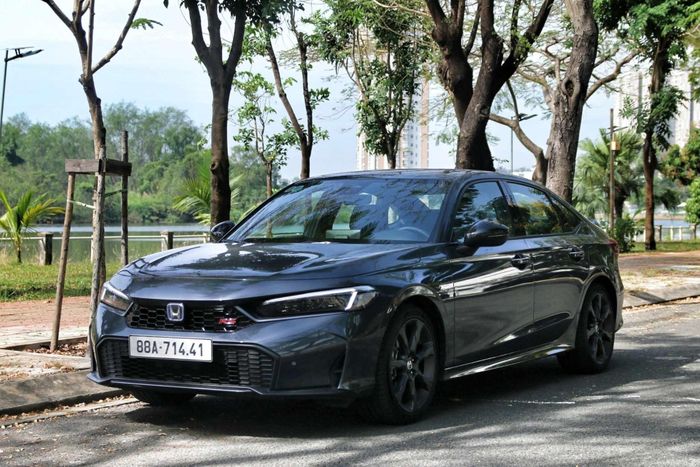 Honda Civic e:HEV RS đang bán tốt hơn bản thuần xăng. Ảnh: Phúc Hậu.