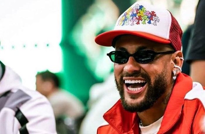 Hình ảnh Neymar tại bàn poker làm CĐV phẫn nộ. Ảnh: X.