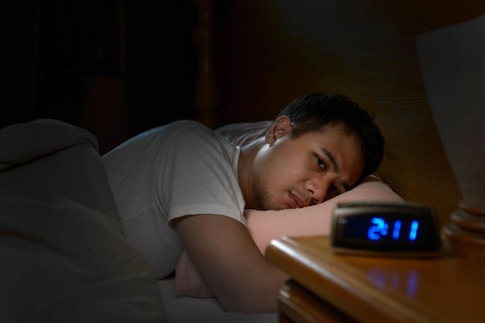  Thiếu ngủ kéo dài trong nhiều tháng hoặc nhiều năm có thể làm tăng nguy cơ thiếu máu não thoáng qua hoặc đột quỵ. Ảnh: Shutterstock. 