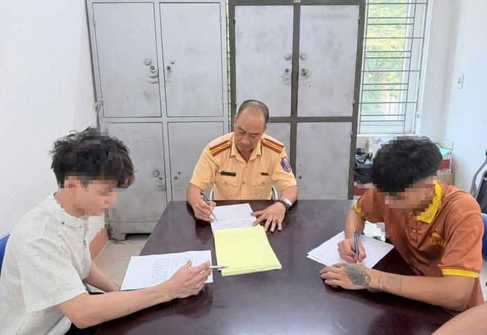 Đối tượng L.B.N và Đ.V.N tại cơ quan công an; ảnh: Công an tỉnh Lào Cai