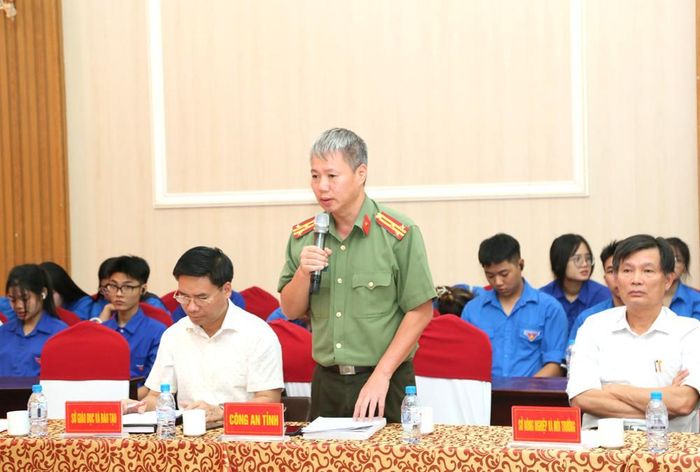 Đại diện Công an tỉnh Hưng Yên thông tin về công tác phân luồng giao thông, đảm bảo an ninh trật tự cho các hoạt động