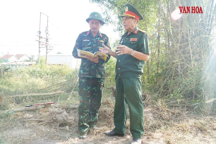 Ông Lê Hữu Tòng cho biết, lực lượng đặc công hy sinh trong trận Động Tòa phần lớn quê ở các tỉnh phía Bắc. Ảnh: S.Thùy