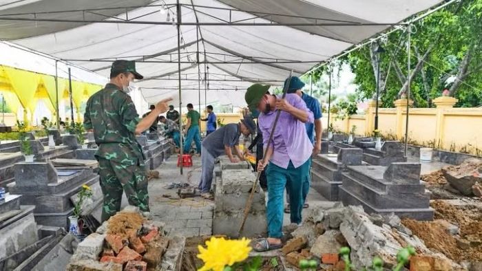Khai quật, lấy mẫu ADN hài cốt liệt sĩ tại Nghĩa trang liệt sĩ xã Vô Tranh. Ảnh: Duy Đức
