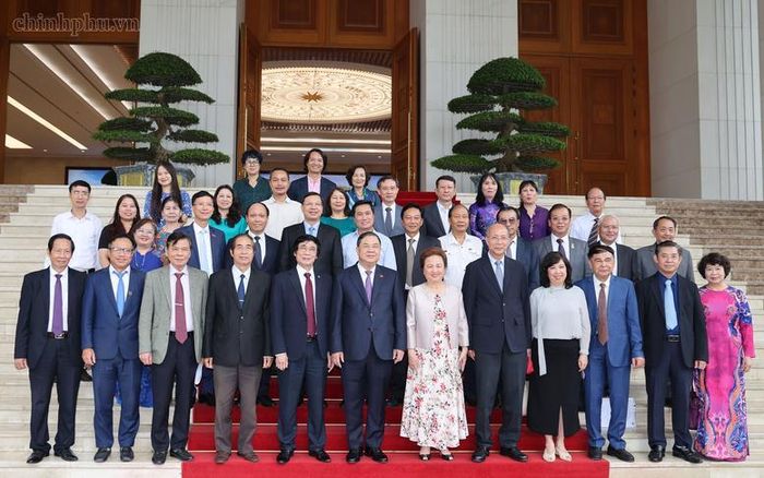 Phó Thủ tướng Thường trực và các đại biểu - Ảnh: VGP/Phương Nguyên