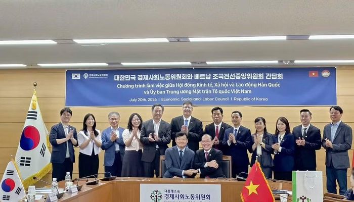Đoàn công tác, Hội đồng Kinh tế, Xã hội và Lao động Hàn Quốc và các đại biểu tham dự buổi làm việc chụp ảnh kỷ niệm. (Ảnh: VKBIA cung cấp)