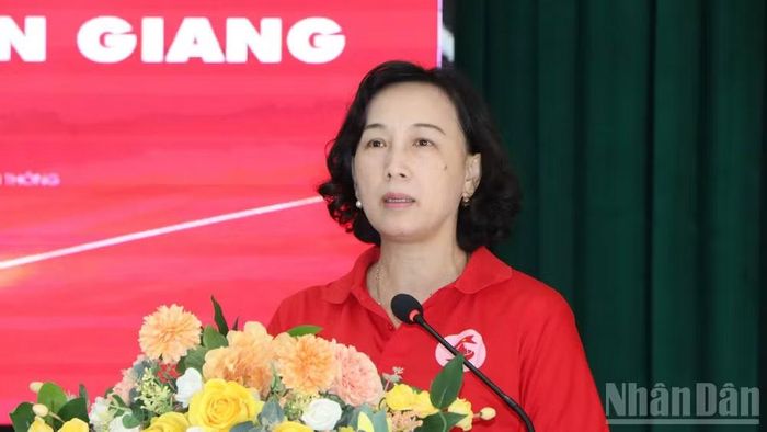 Phó Chủ tịch Ủy ban nhân dân tỉnh An Giang Nguyễn Thị Minh Thúy phát biểu tại lễ khai mạc.