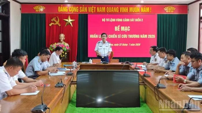 Đại tá Hoàng Quốc Đạt, Phó Tư lệnh Vùng Cảnh sát biển 2 phát biểu bế mạc lớp tập huấn chiến sĩ cứu thương năm 2026.