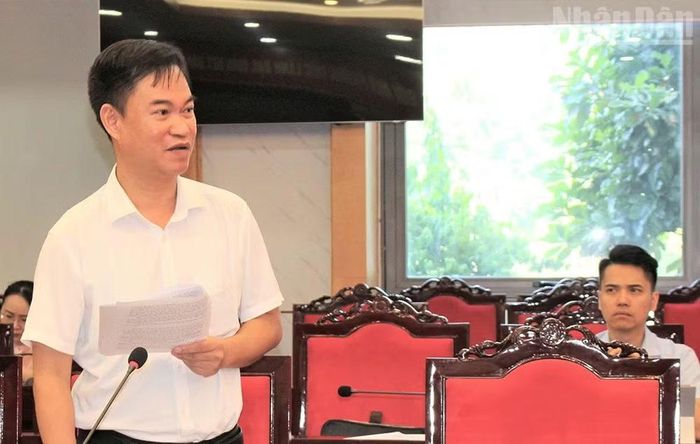 Đồng chí Đỗ Thế Hưởng, Phó Giám đốc Sở Tài chính tỉnh Sơn La trả lời một số kiến nghị của Vinatea Mộc Châu.
