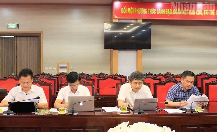 Lãnh đạo các sở ngành tại cuộc họp đề xuất tháo gỡ những vướng mắc trong quá trình thực hiện bảng giá đất, đơn giá bồi thường, hỗ trợ về đất.
