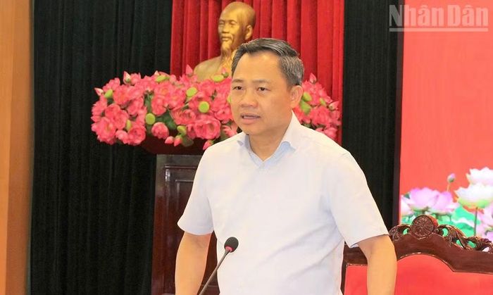 Đồng chí Nguyễn Đình Việt, Chủ tịch Ủy ban nhân dân tỉnh Sơn La phát biểu kết luận tại cuộc họp.