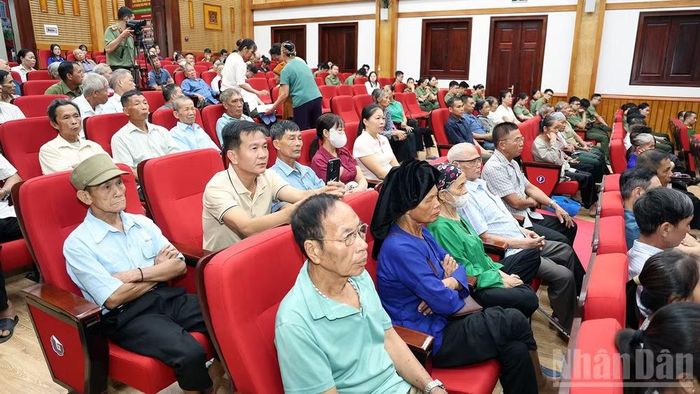 Thân nhân liệt sĩ tại phường Mỹ Lâm và An Tường tham gia lấy mẫu ADN tại lễ phát động.