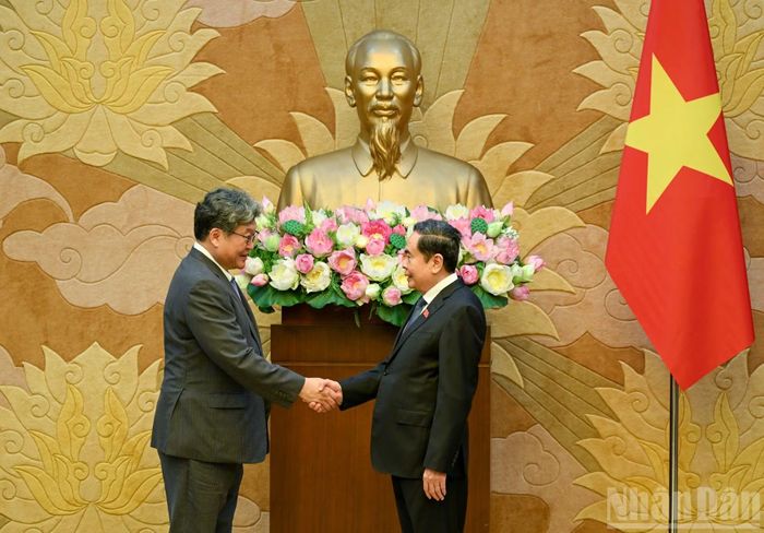  Chủ tịch Quốc hội Trần Thanh Mẫn tiếp Quyền Tổng Thư ký Đảng Dân chủ Tự do Nhật Bản Hagiuda Koichi. (Ảnh: DUY LINH) 