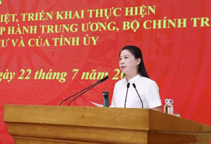 Phó Bí thư Thường trực Tỉnh ủy Tuyên Quang Lê Thị Kim Dung phát biểu khai mạc hội nghị.