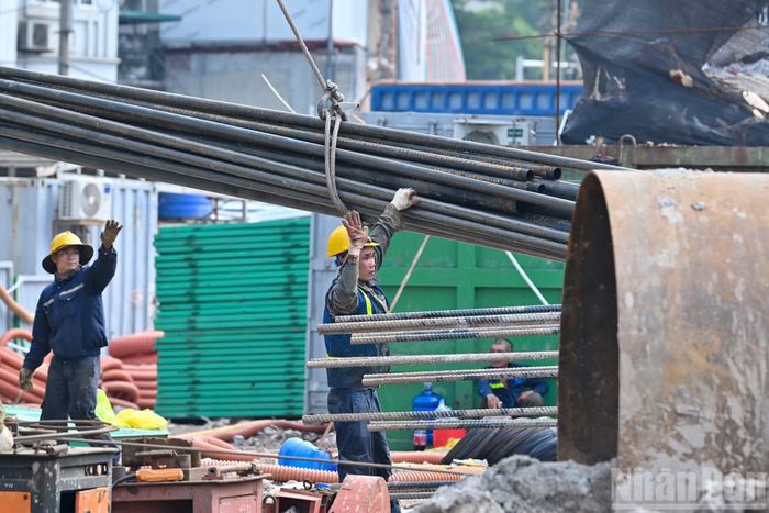 Việc tổ chức nhiều mũi thi công song song giúp rút ngắn thời gian thực hiện, đồng thời tạo điều kiện để các hạng mục hoàn thành đồng bộ khi công trình về đích.