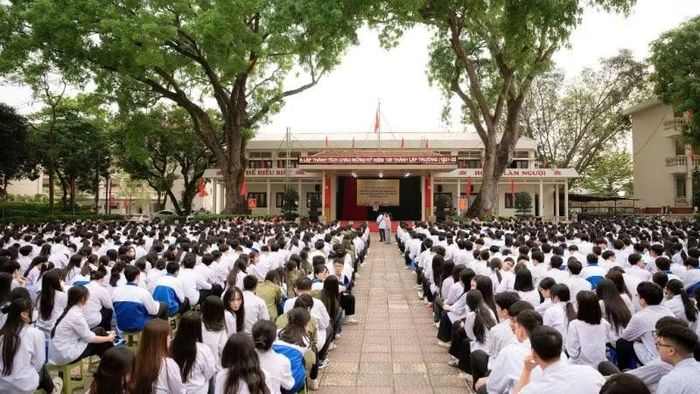 Một buổi sinh hoạt của học sinh Trường trung học phổ thông Hàn Thuyên.