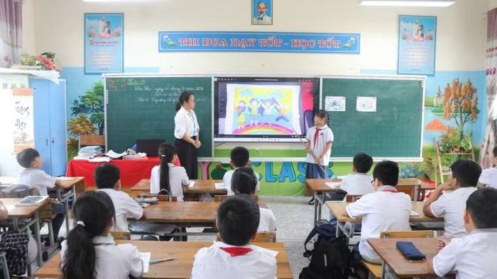 Tiết học số hóa tại Trường tiểu học Tây Yên Tử.